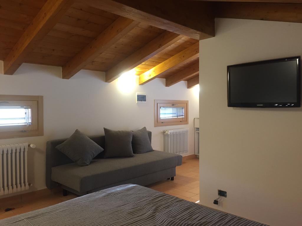 B&B Nido Sui Laghi San Donnino della Nizzola Exterior foto